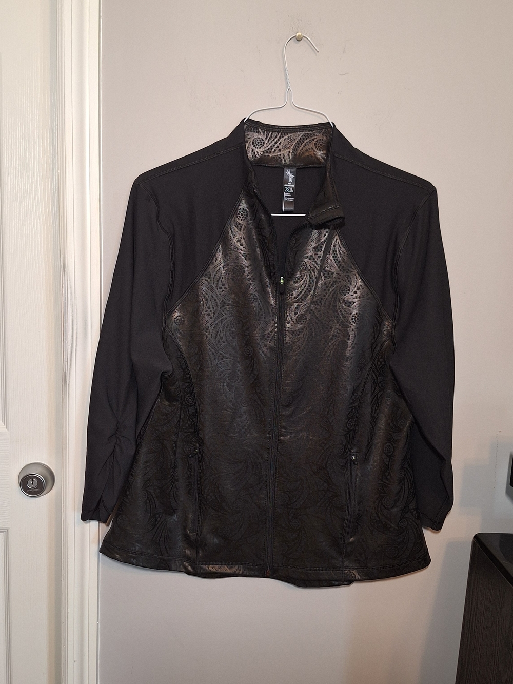 Women's Black Zip-Front 3/4 Sleeve Utility Yoga Jacket with Floral Style Pattern